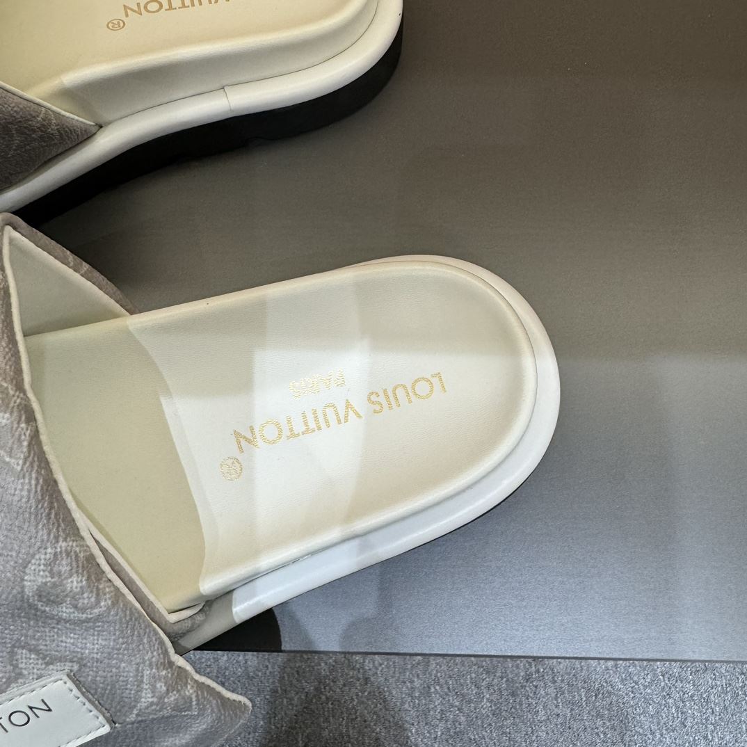 Louis Vuitton Slippers